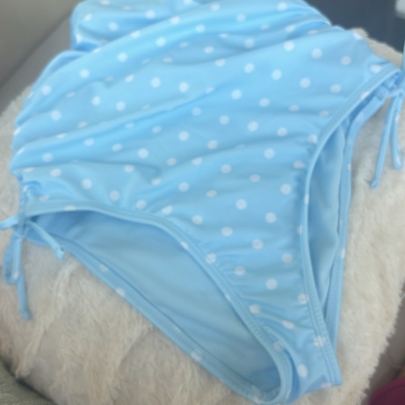 Wild Fable Women's Side-Cinch Detail One Piece Swimsuit - Picture 4 of 9